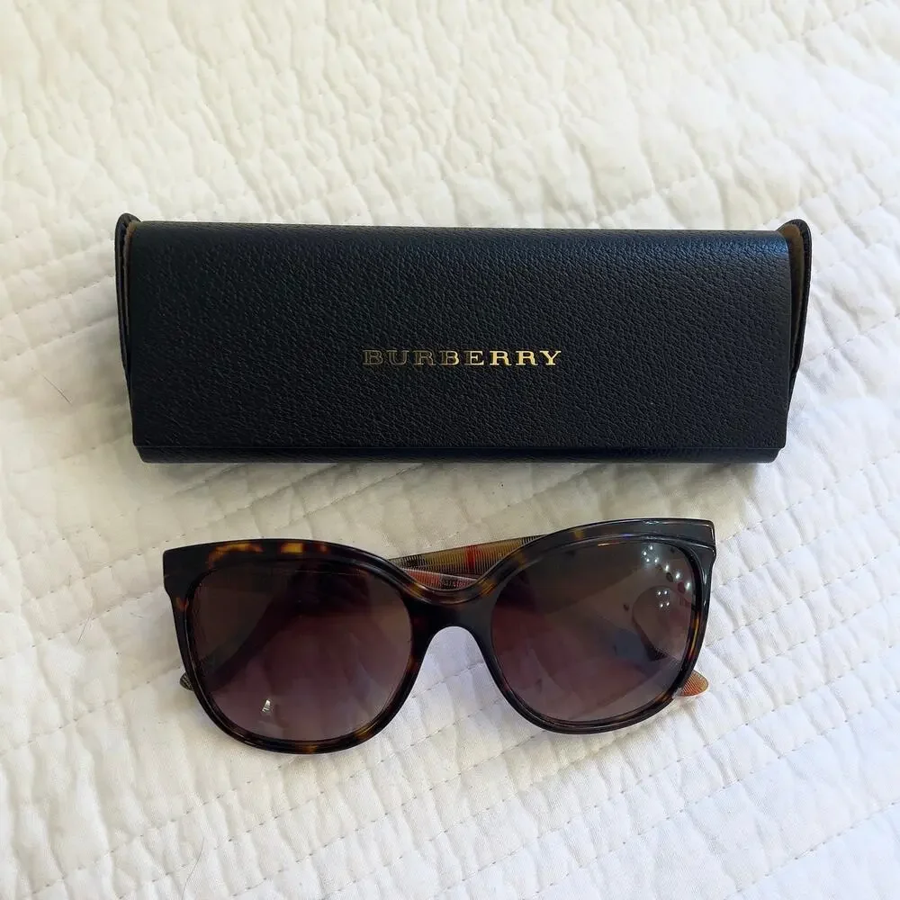 Burberry Sunglasses With Hard Plastic Case B4270-F